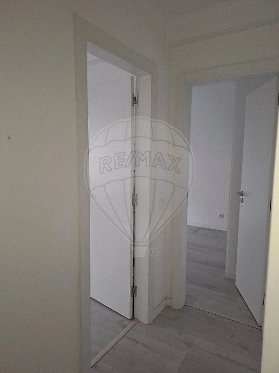 Apartamento T3 para Arrendamento em Algés, Linda-A-Velha e Cruz Quebrada-Dafundo Foto 3