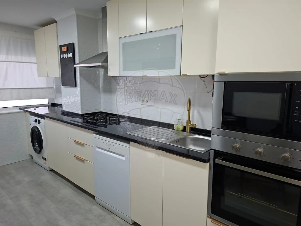 Apartamento T3 para Arrendamento em Algés, Linda-A-Velha e Cruz Quebrada-Dafundo Foto 11