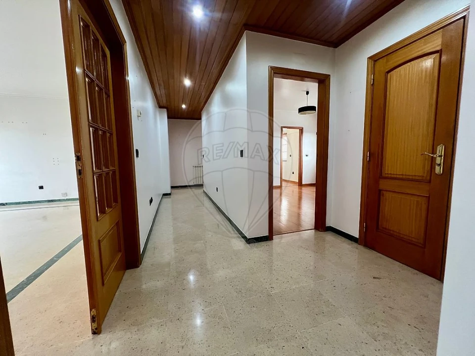Apartamento T2 para Arrendamento em Azambuja Foto 4