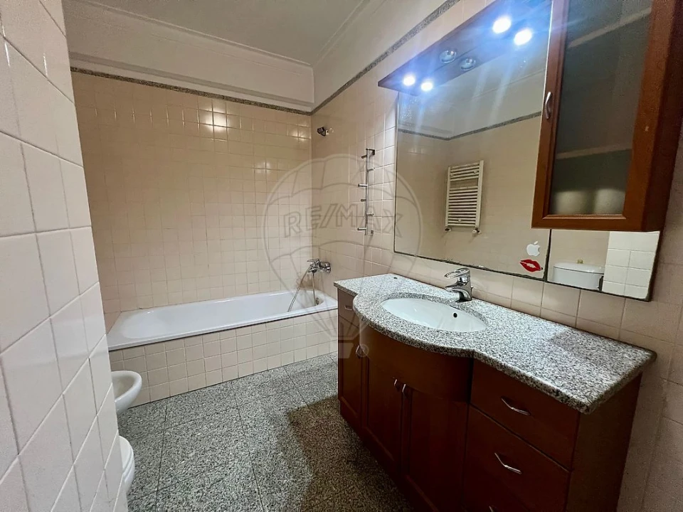 Apartamento T2 para Arrendamento em Azambuja Foto 18