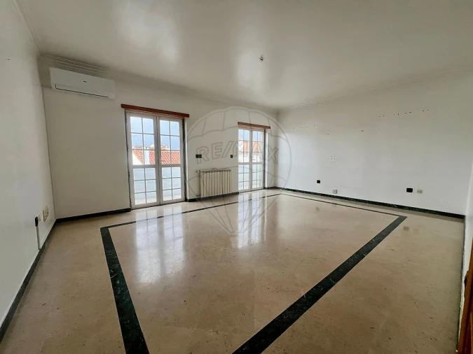 Apartamento T2 para Arrendamento em Azambuja Foto 3