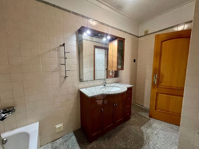 Apartamento T2 para Arrendamento em Azambuja Foto 20