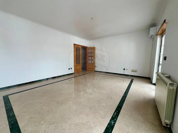 Apartamento T2 para Arrendamento em Azambuja Foto 1