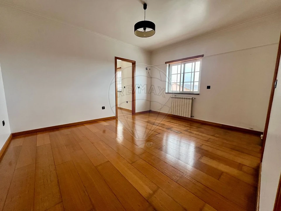 Apartamento T2 para Arrendamento em Azambuja Foto 9
