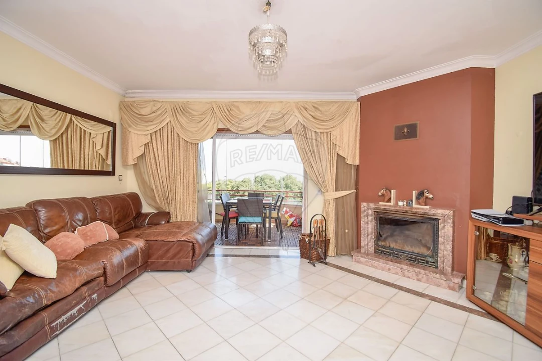 Apartamento T3 para Venda em São Domingos de Rana Foto 4