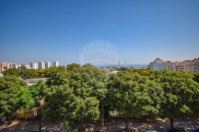 Apartamento T3 para Venda em São Domingos de Rana Foto 29