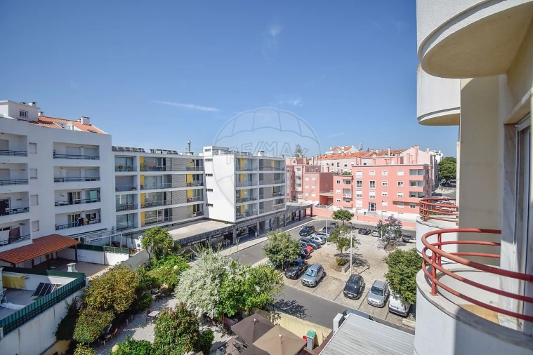 Apartamento T3 para Venda em São Domingos de Rana Foto 28