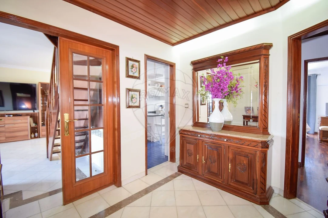 Apartamento T3 para Venda em São Domingos de Rana Foto 3