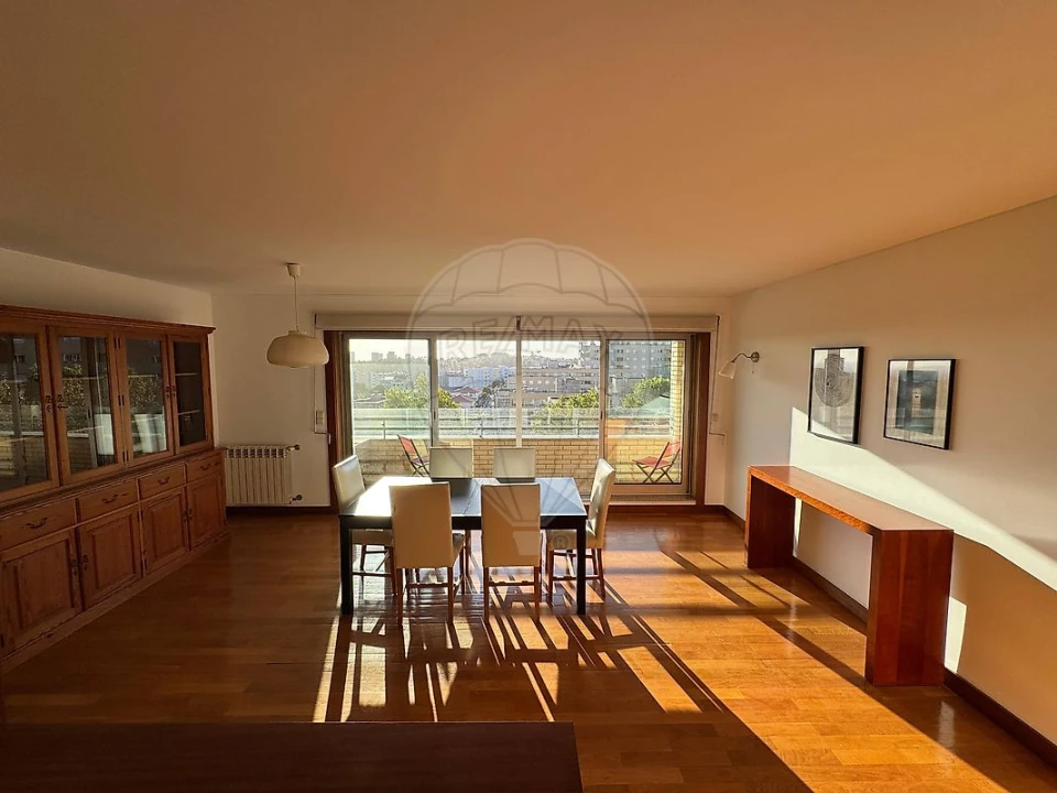 Apartamento T3 para Arrendamento em Lordelo do Ouro e Massarelos Foto 1