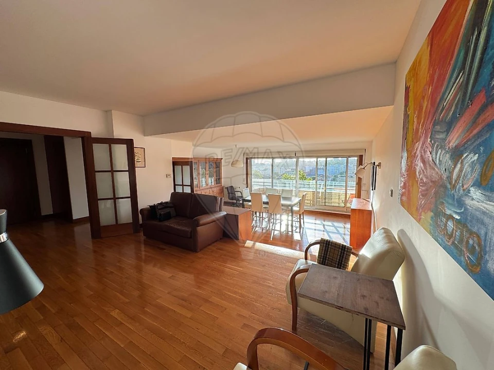 Apartamento T3 para Arrendamento em Lordelo do Ouro e Massarelos Foto 2