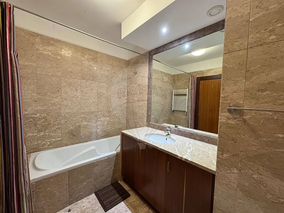 Apartamento T3 para Arrendamento em Lordelo do Ouro e Massarelos Foto 15