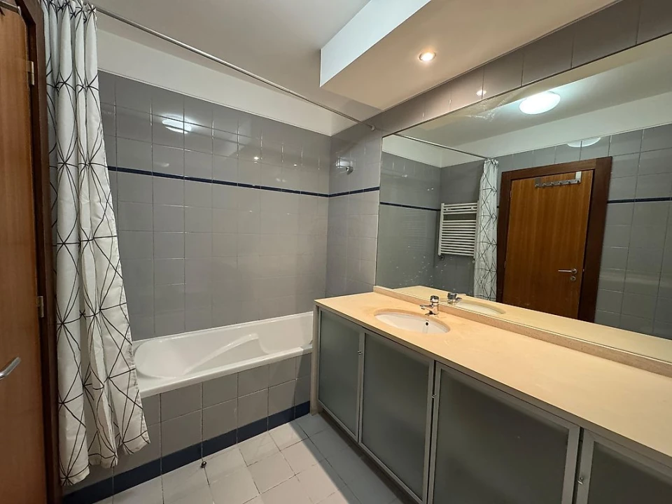 Apartamento T3 para Arrendamento em Lordelo do Ouro e Massarelos Foto 10