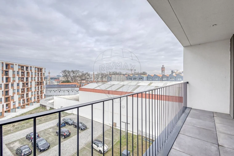 Apartamento T1 para Arrendamento em Paranhos Foto 17