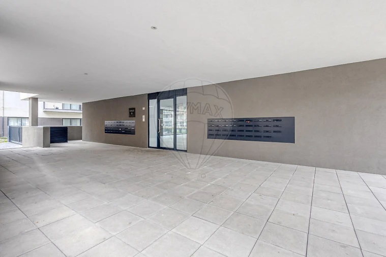 Apartamento T1 para Arrendamento em Paranhos Foto 23