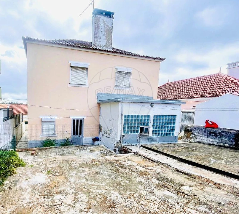 Moradia T4 para Venda em Vialonga Foto 5