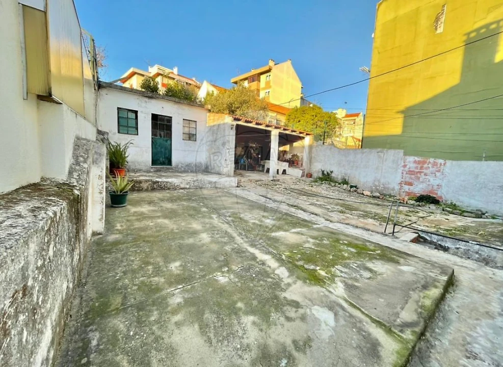 Moradia T4 para Venda em Vialonga Foto 2