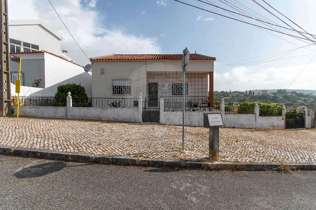 Moradia T3 para Venda em Vialonga Foto 2