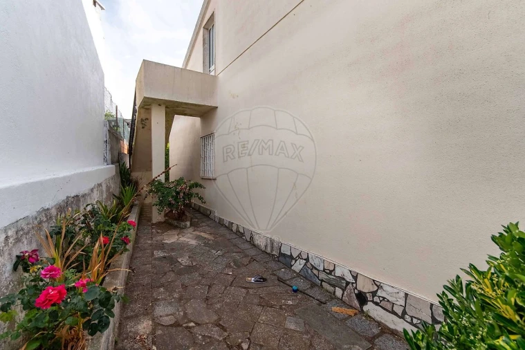 Moradia T3 para Venda em Vialonga Foto 4