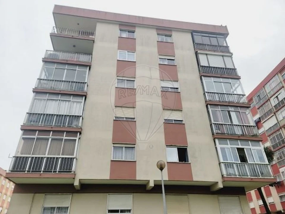 Apartamento T2 para Venda em Rio de Mouro Foto 22