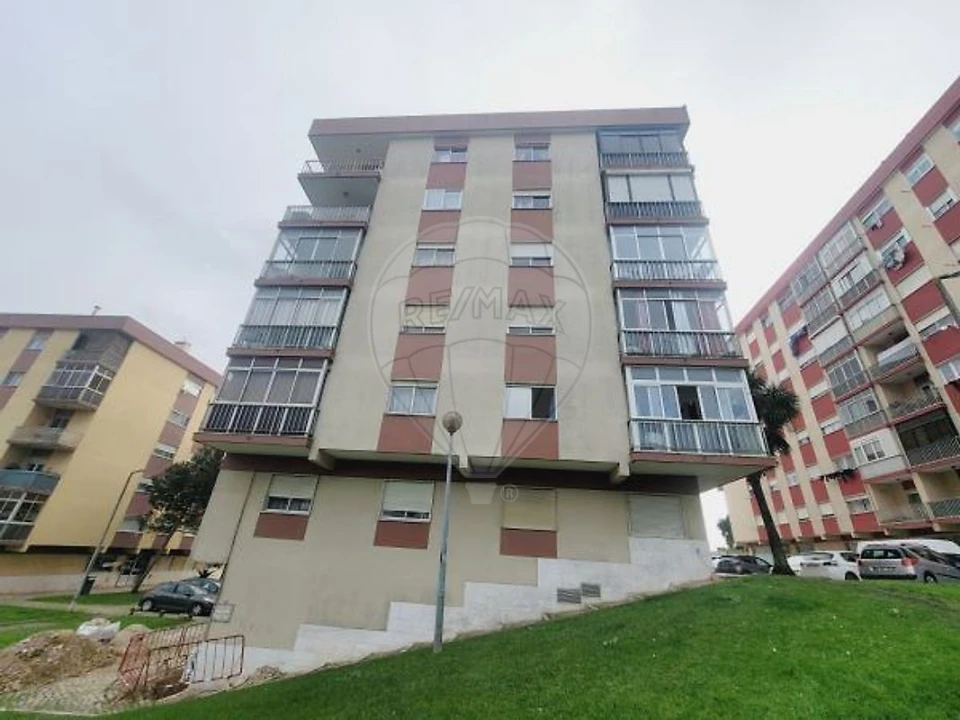 Apartamento T2 para Venda em Rio de Mouro Foto 23