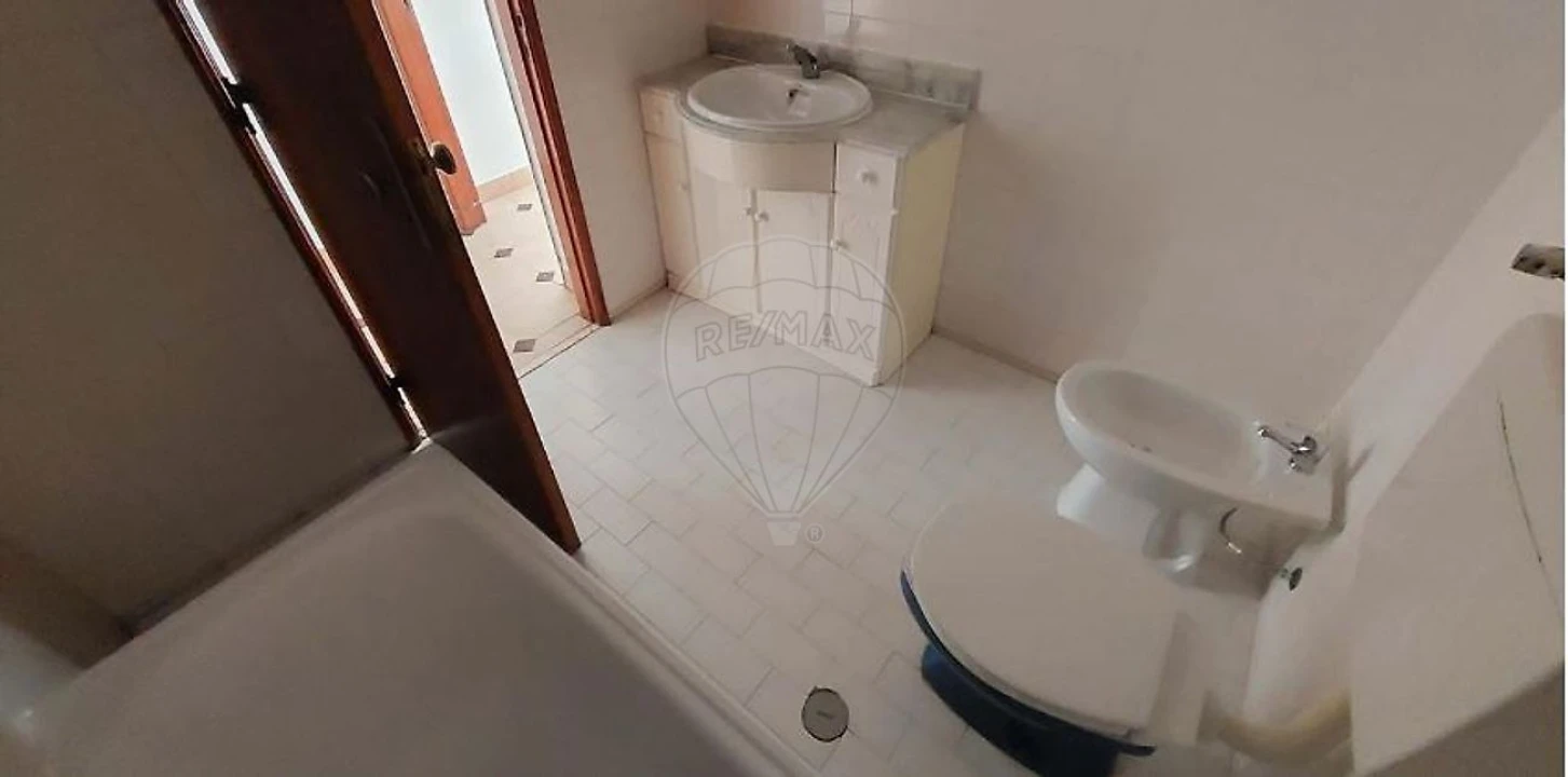 Apartamento T2 para Venda em Rio de Mouro Foto 13