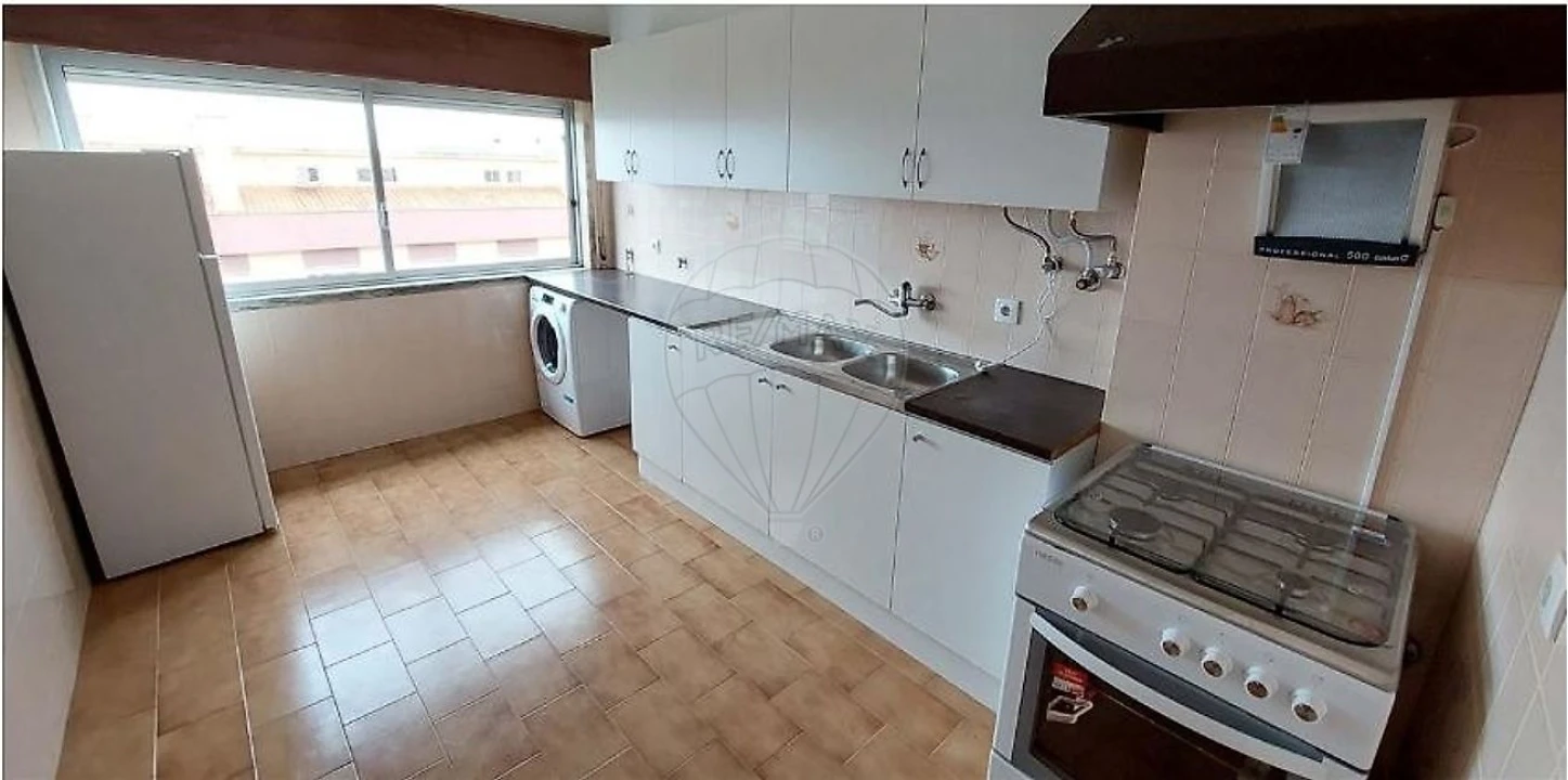 Apartamento T2 para Venda em Rio de Mouro Foto 11