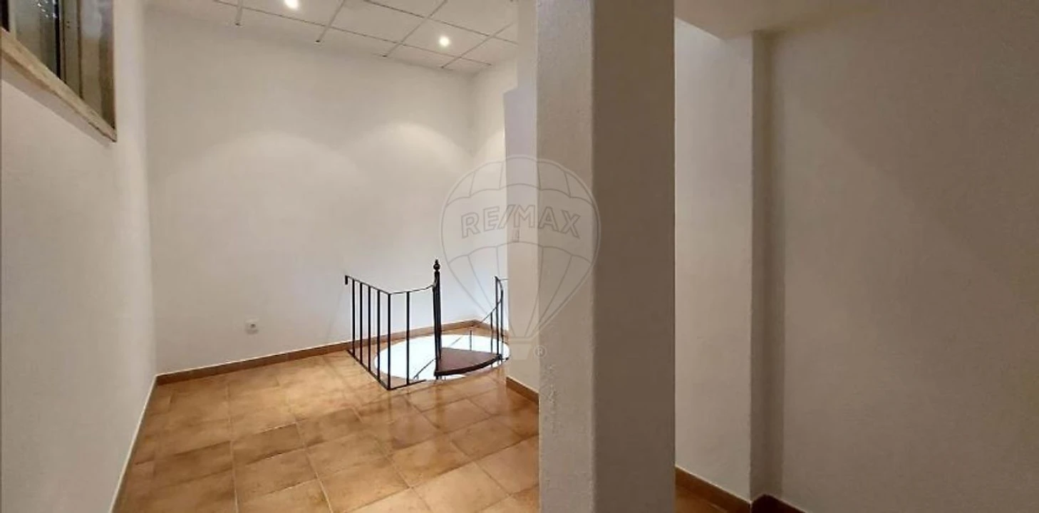 Apartamento T2 para Venda em Rio de Mouro Foto 6