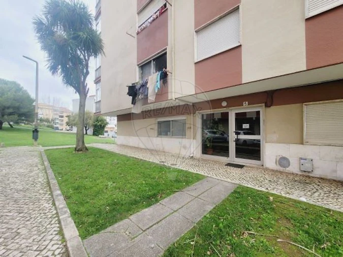 Apartamento T2 para Venda em Rio de Mouro Foto 15