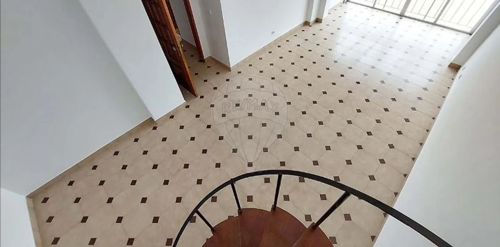 Apartamento T2 para Venda em Rio de Mouro Foto 2