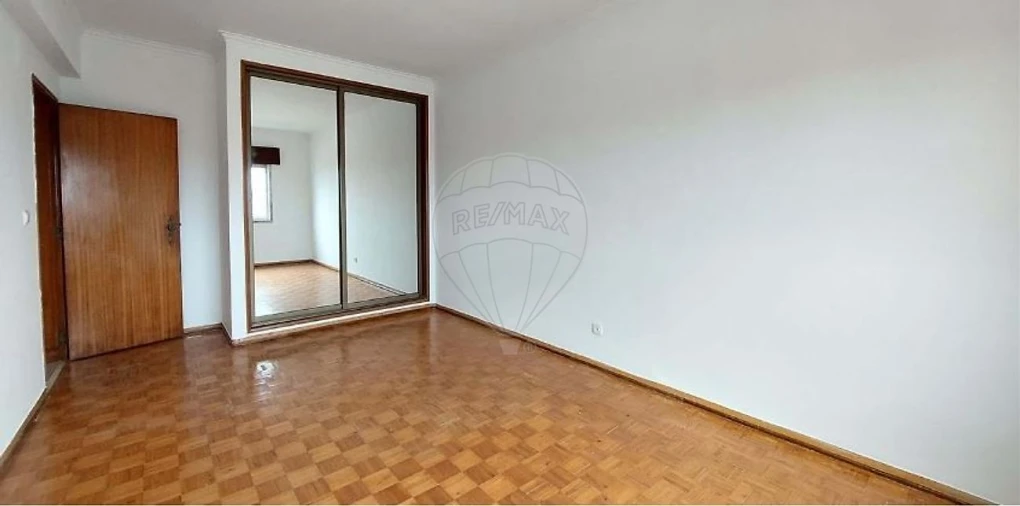 Apartamento T2 para Venda em Rio de Mouro Foto 9
