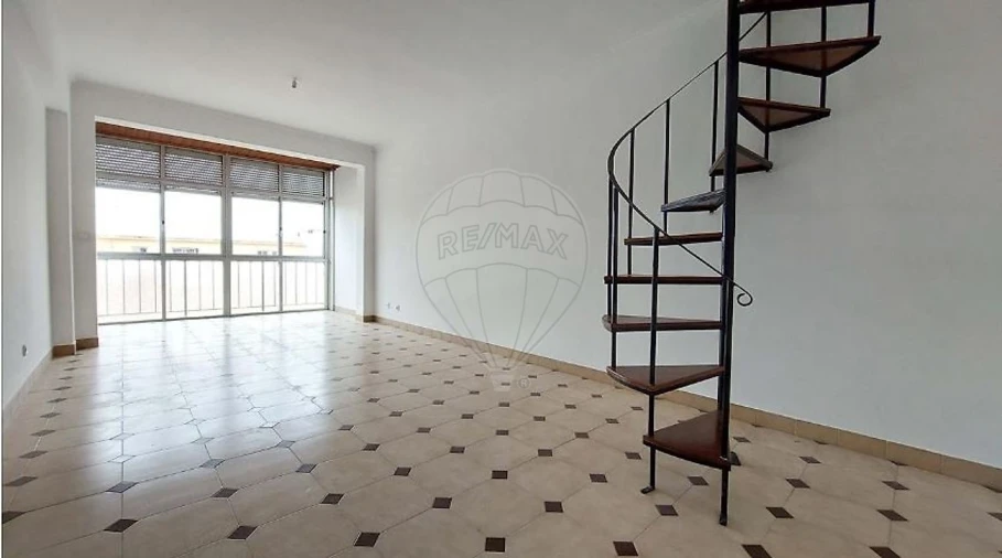 Apartamento T2 para Venda em Rio de Mouro Foto 1