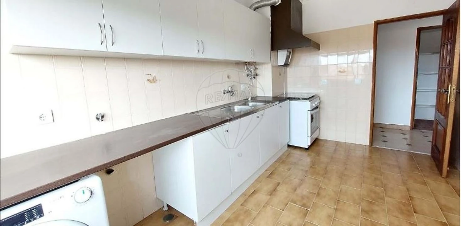 Apartamento T2 para Venda em Rio de Mouro Foto 10