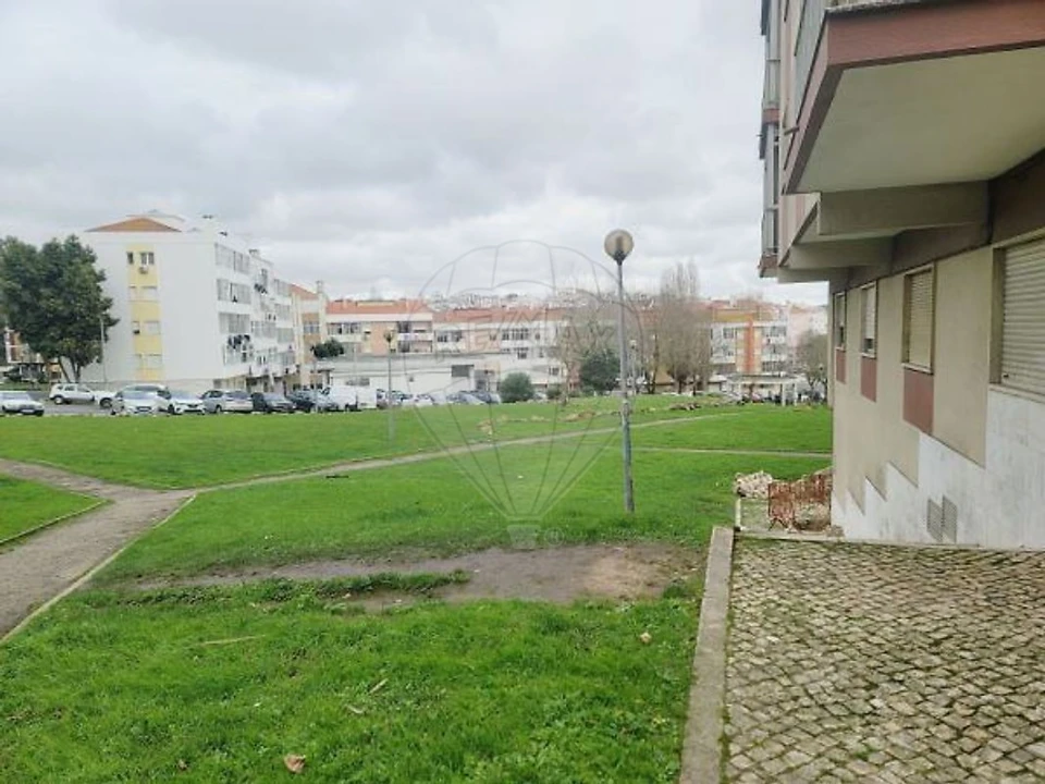 Apartamento T2 para Venda em Rio de Mouro Foto 16