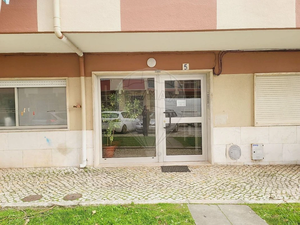 Apartamento T2 para Venda em Rio de Mouro Foto 14