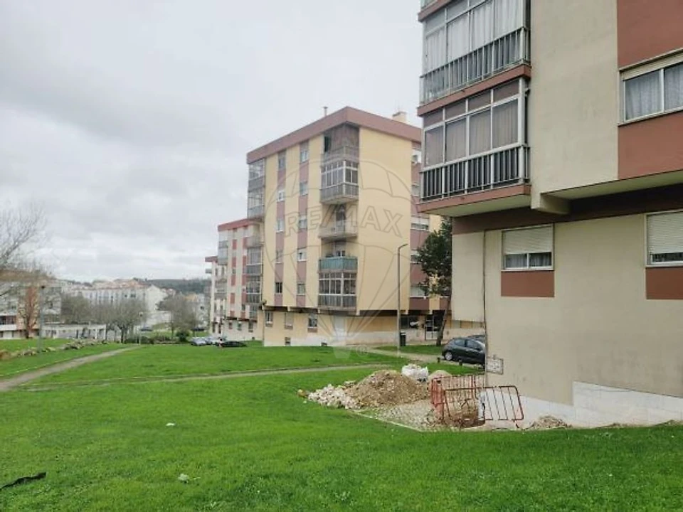 Apartamento T2 para Venda em Rio de Mouro Foto 24