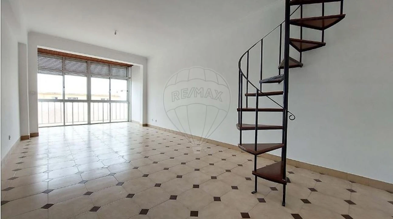 Apartamento T2 para Venda em Rio de Mouro Foto 1