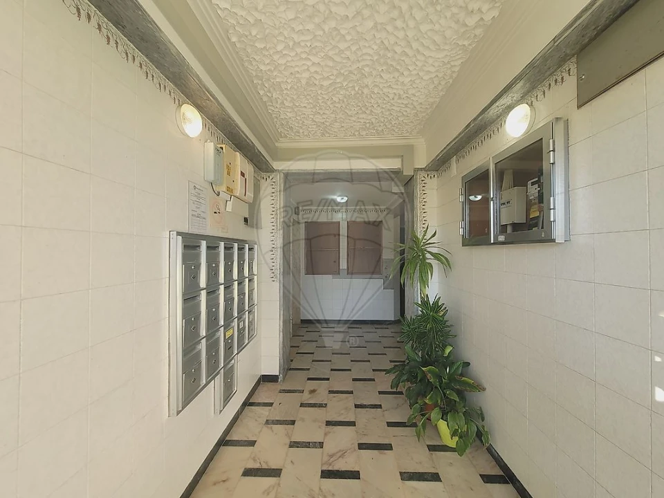 Apartamento T2 para Venda em Rio de Mouro Foto 17