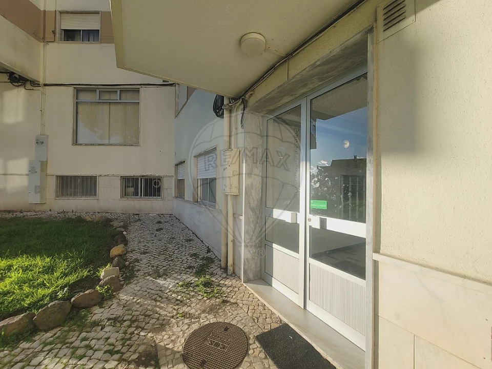 Apartamento T2 para Venda em Rio de Mouro Foto 26