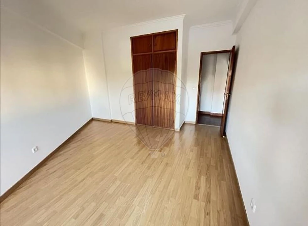Apartamento T2 para Venda em Rio de Mouro Foto 5