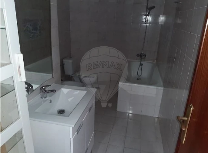 Apartamento T2 para Venda em Rio de Mouro Foto 13