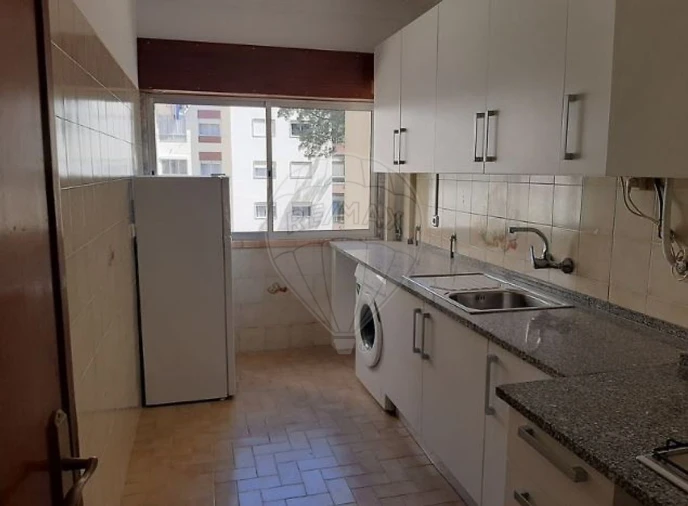 Apartamento T2 para Venda em Rio de Mouro Foto 12