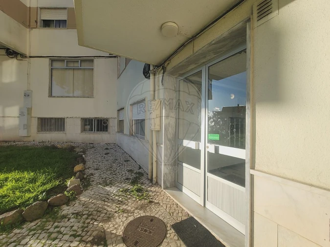 Apartamento T2 para Venda em Rio de Mouro Foto 24