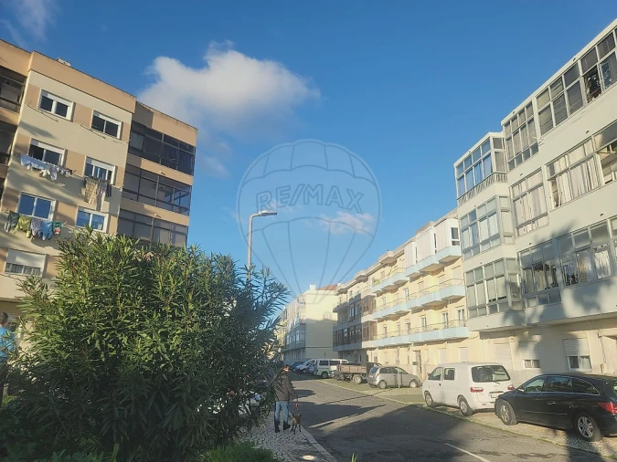 Apartamento T2 para Venda em Rio de Mouro Foto 28