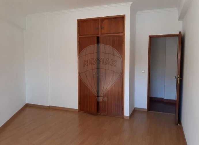 Apartamento T2 para Venda em Rio de Mouro Foto 9