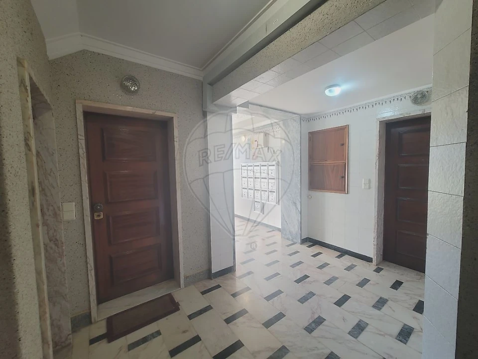 Apartamento T2 para Venda em Rio de Mouro Foto 15