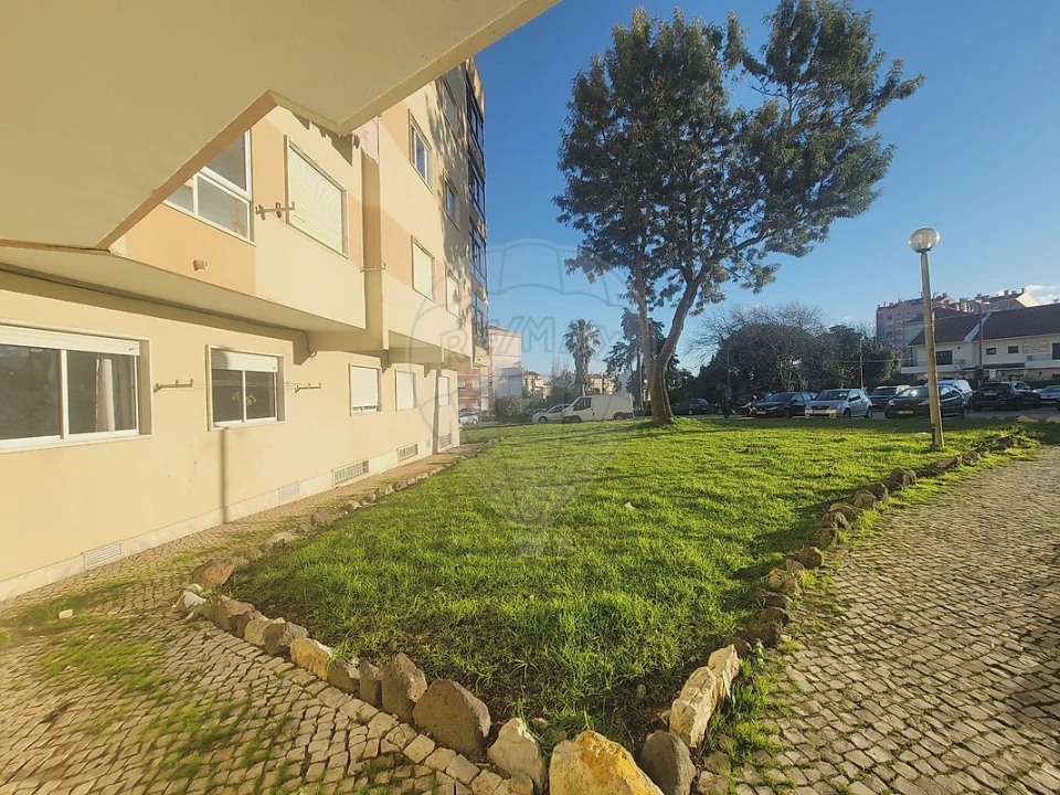 Apartamento T2 para Venda em Rio de Mouro Foto 27