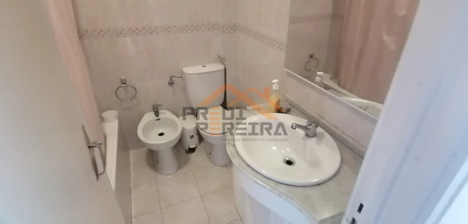 Apartamento T2 para Venda em Águas Livres Foto 17