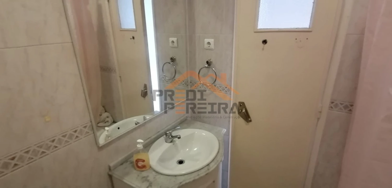 Apartamento T2 para Venda em Águas Livres Foto 20