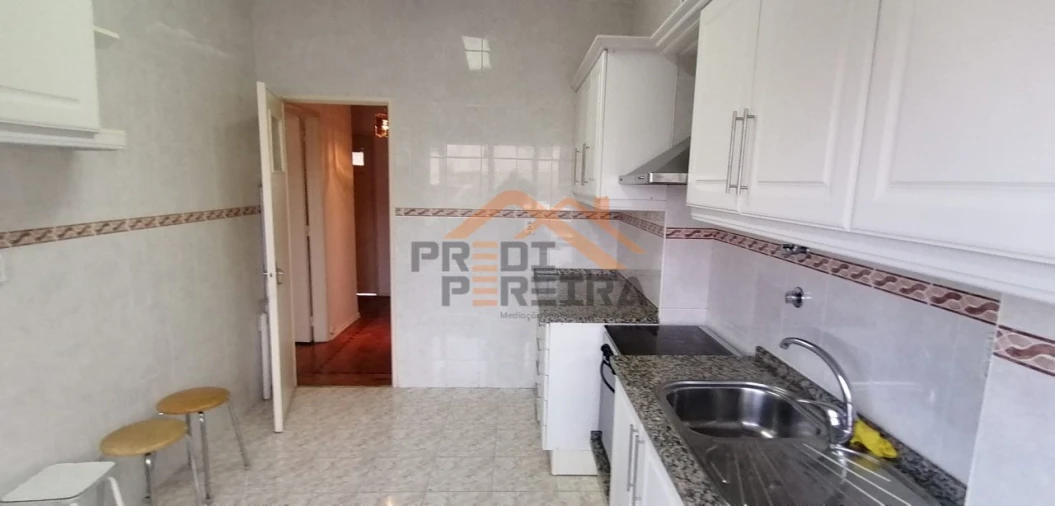 Apartamento T2 para Venda em Águas Livres Foto 4