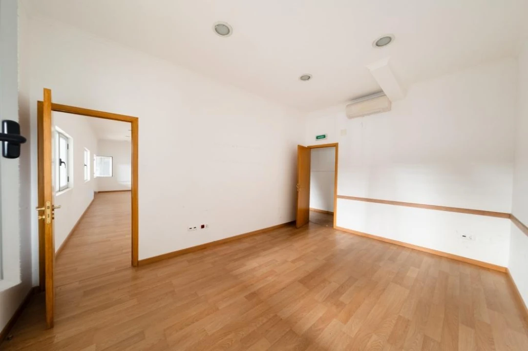 Armazém para Venda em Salvaterra de Magos e Foros de Salvaterra Foto 4